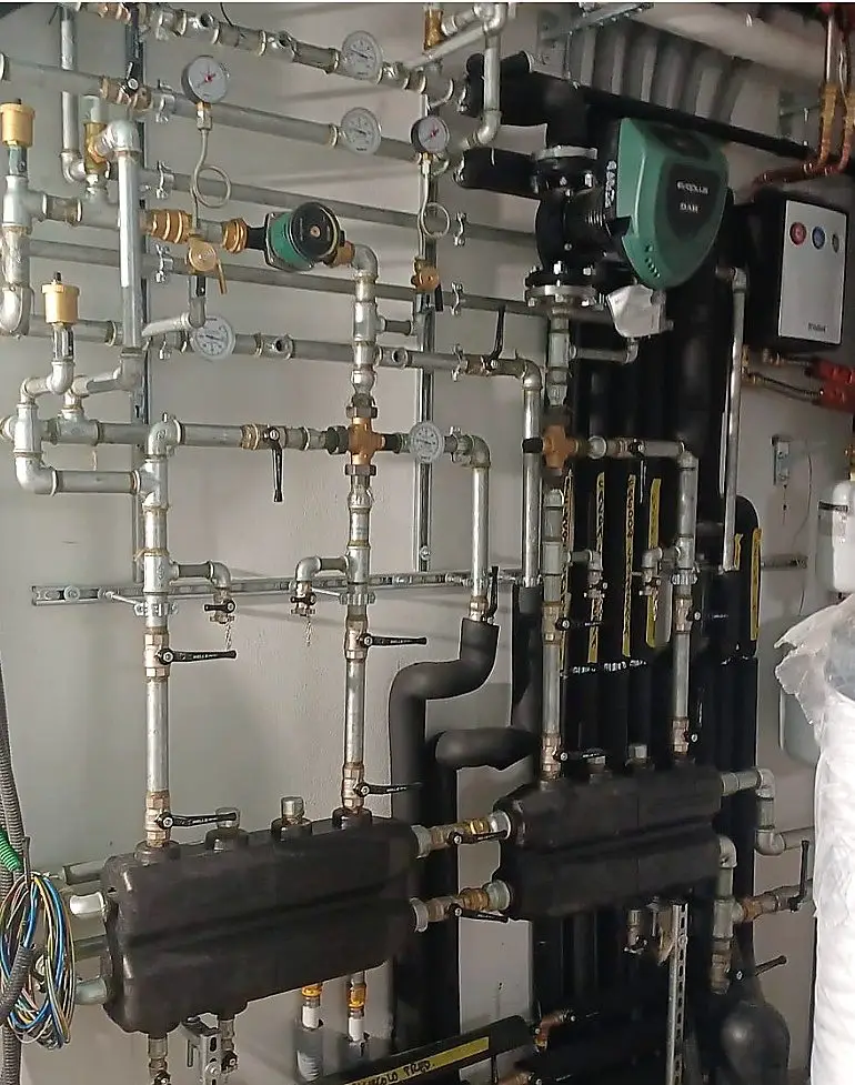 Centrale termica con distribuzione in acciaio zincato